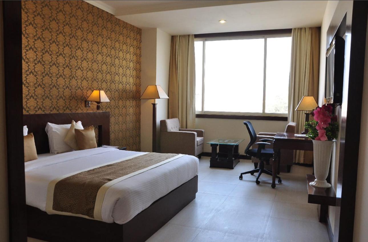 Hotel Devashish Haldwāni Exteriér fotografie